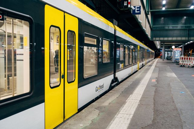 Foto eines Regionalzuges an Stuttgarter Hauptbahnhof